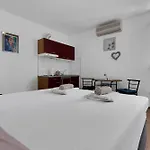 Spectrum 2 Apartment Makarska